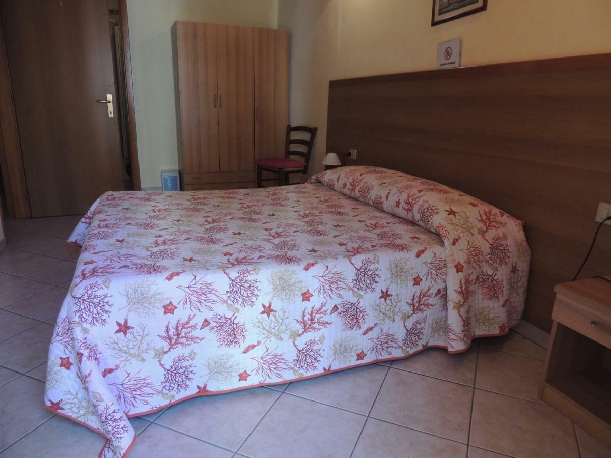 Bed and Breakfast La Marina Кальяри Экстерьер фото