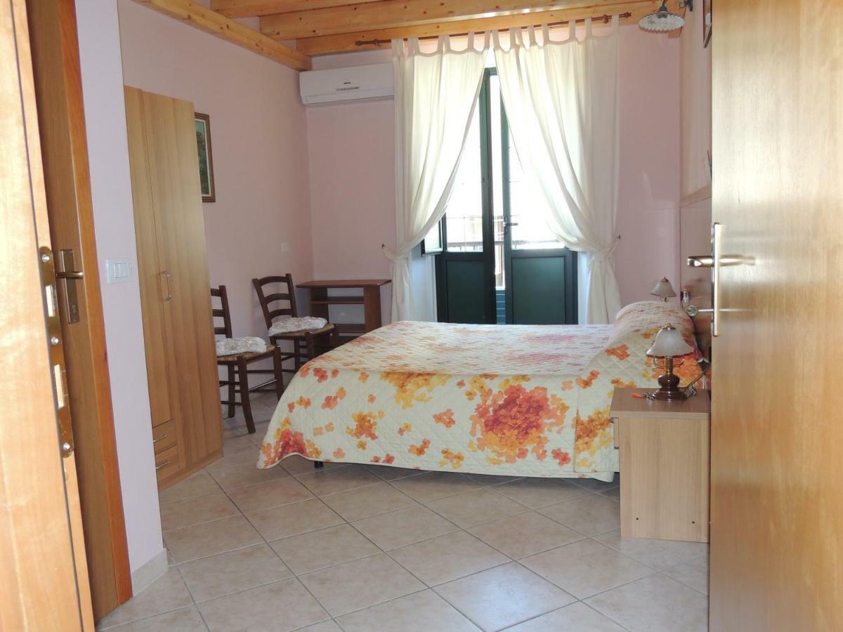 Bed and Breakfast La Marina Кальяри Экстерьер фото